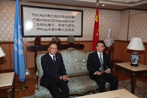 中國常駐聯合國代表特命全權大使李保東與柳傳志先生交流互動